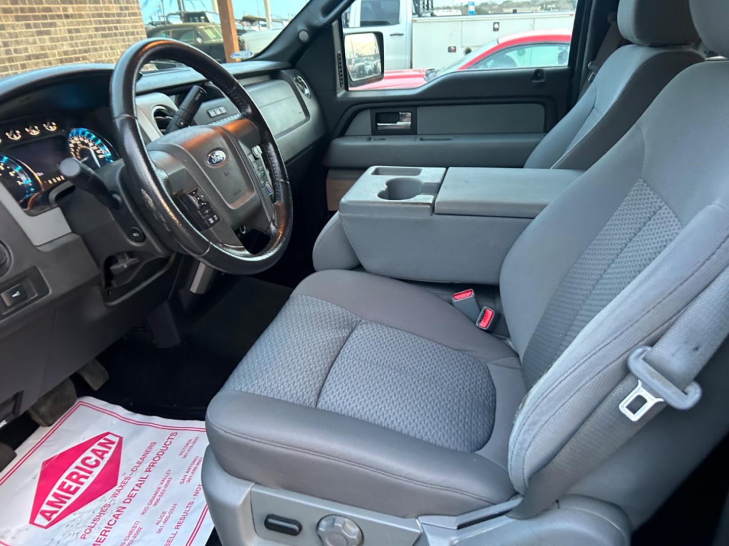 2012 Black Ford F-150 XL SuperCrew 5.5-ft. Bed 4WD (1FTFW1EF1CK) with an 5.0L V8 engine, 6-Speed Automatic transmission, located at 1687 Business 35 S, New Braunfels, TX, 78130, (830) 625-7159, 29.655487, -98.051491 - Photo#11